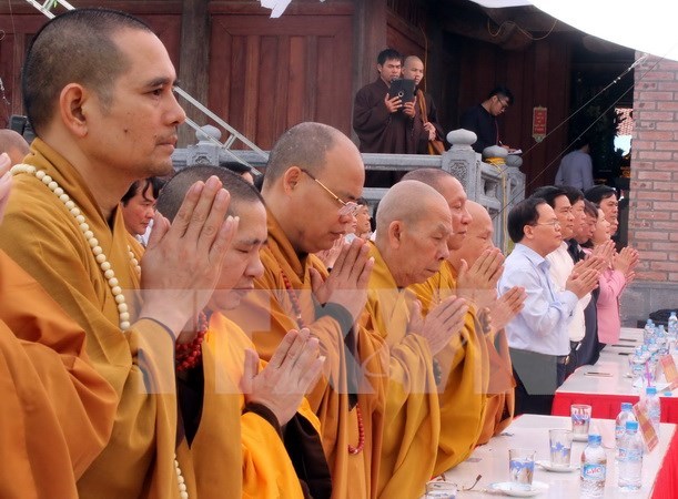Seguidores del budismo rinden homenaje a martires en Cao Bang hinh anh 1