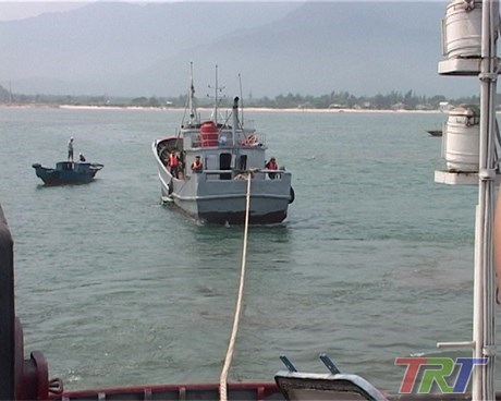 Vietnam rescata a un barco chino accidentado en sus aguas hinh anh 1