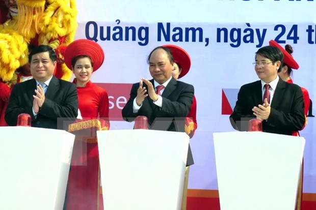 Premier participa en acto inicial de construccion de obras claves en Quang Nam hinh anh 1