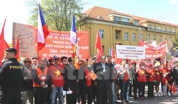Vietnamitas en Republica Checa piden fin a acciones ilegales chinas en Mar del Este hinh anh 1