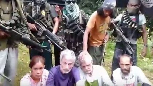 Abu Sayyaf amenaza con decapitar otros rehenes en Filipinas hinh anh 1
