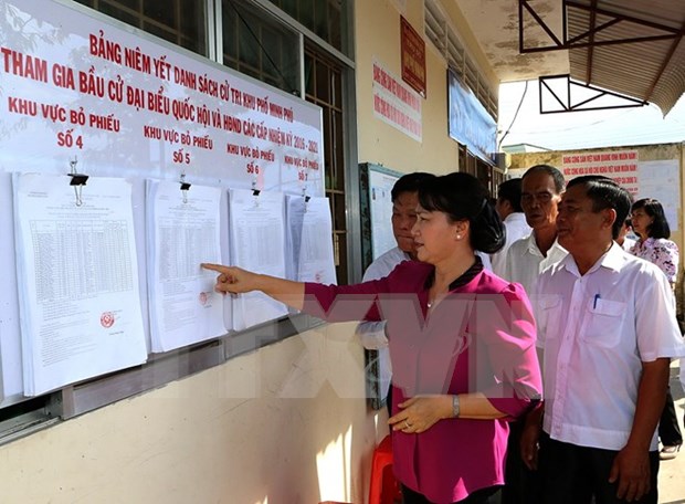 Presidenta parlamentaria supervisa preparativos electorales en provincia Hau Giang hinh anh 1
