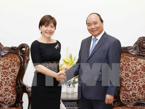 Recibe premier vietnamita a embajadora italiana hinh anh 1