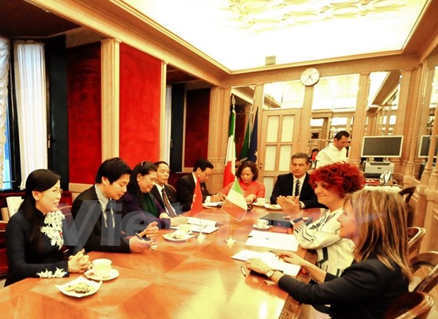 Fortalecen colaboracion parlamentaria entre Vietnam e Italia hinh anh 1