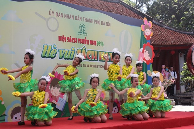 Infantes vietnamitas gozan de momentos felices en Dia Internacional del Nino hinh anh 1