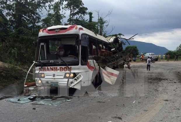 Ocho vietnamitas fallecen en explosion de autobus en Laos hinh anh 1