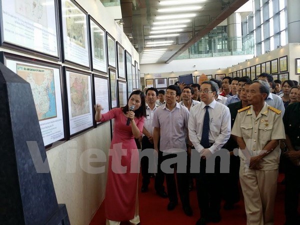 Exhiben documentos de soberania vietnamita sobre Hoang Sa y Truong Sa hinh anh 1