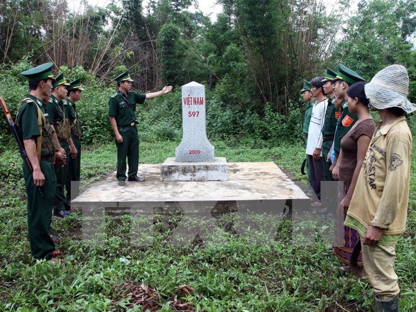 Provincias de Vietnam y Laos revisan labores de remozamiento de postes fronterizos hinh anh 1