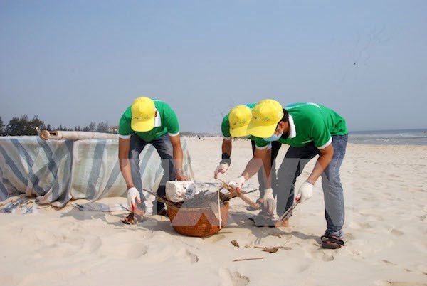 Lanzan en Vietnam campana para mejorar conciencia publica sobre limpieza del mar hinh anh 1