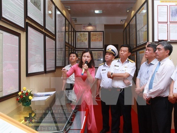 Exhibicion muestra soberania vietnamita sobre territorios insulares hinh anh 1