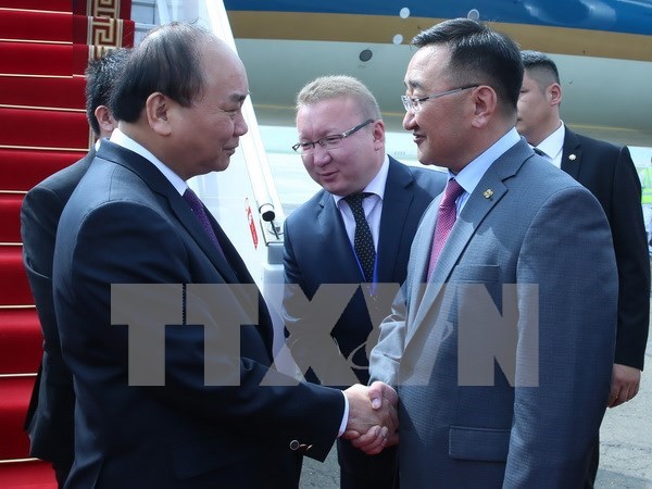 Premier vietnamita llega a Mongolia hinh anh 1