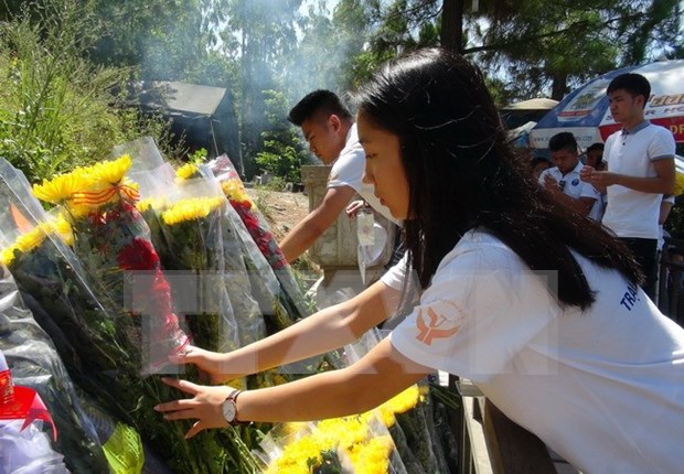 Jovenes residentes en ultramar rinden tributo al General Vo Nguyen Giap hinh anh 1
