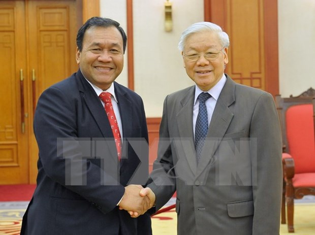 Secretario general del PCV recibe a embajador saliente de Camboya hinh anh 1