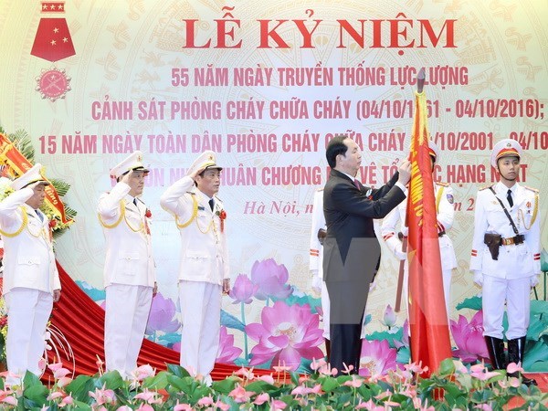 Presidente de Vietnam urge a policia contra incendios mejorar sus labores hinh anh 1