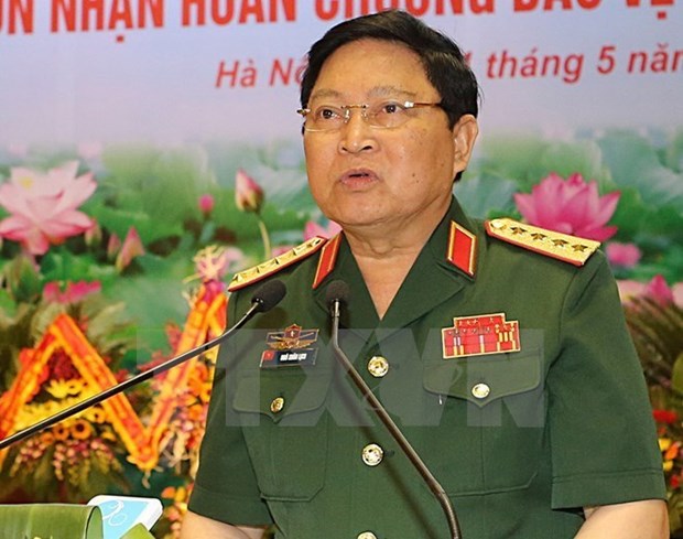 Ministro vietnamita de Defensa recibe a embajadores de Tailandia y Singapur hinh anh 1