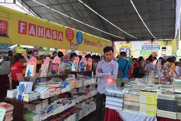 Concluye Feria del Libro de Hanoi 2016 hinh anh 1