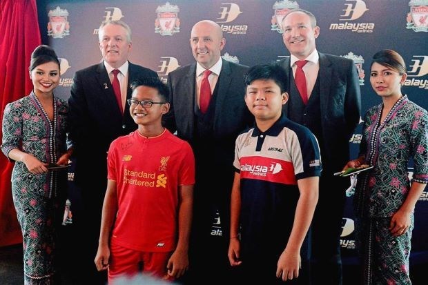 Aerolinea malasia se convierte en socio global de club Liverpool hinh anh 1