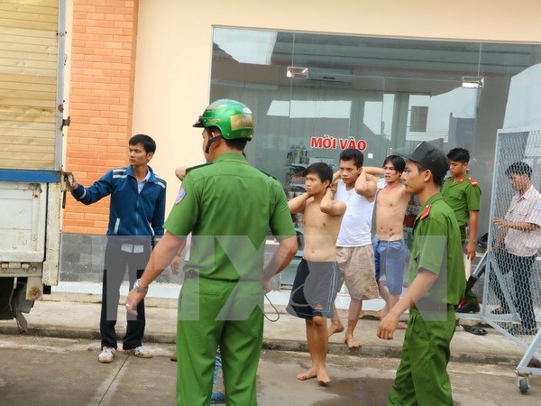 Drogadictos fugitivos retornan al centro de rehabilitacion en Dong Nai hinh anh 1