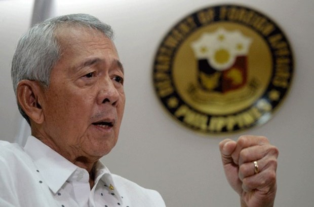 Canciller filipino descarta posibilidad de romper acuerdos militares con EE.UU. hinh anh 1