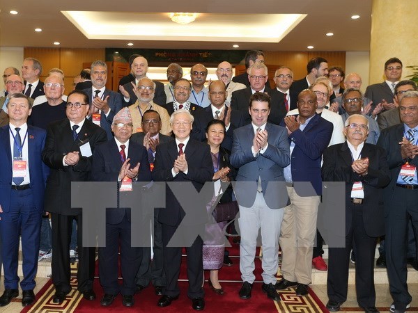 Delegados internacionales valoran logros de renovacion de Vietnam hinh anh 1