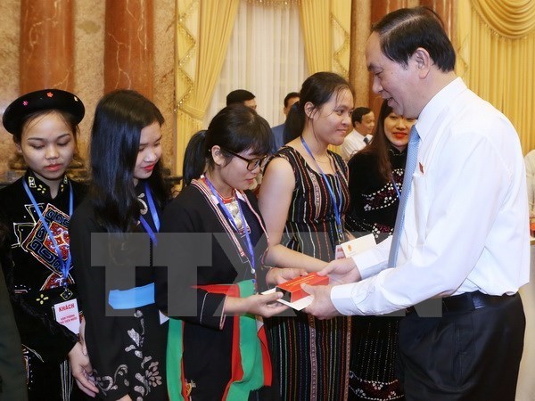 Presidente vietnamita se reune con destacados estudiantes de minorias etnicas hinh anh 1