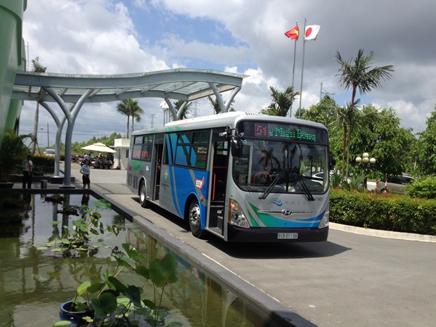 Modelo de bus ecologico gana favoritismo en provincia de Vietnam hinh anh 1