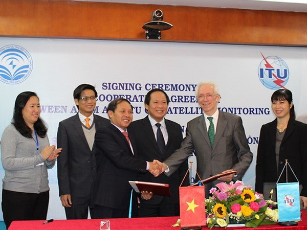 Vietnam coopera con Union Internacional de Telecomunicacion en control satelital hinh anh 1