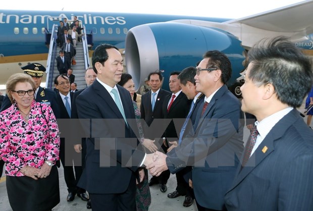 [Foto] Presidente de Vietnam llega a Peru para la Cumbre de APEC hinh anh 3