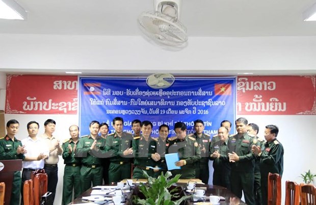 Respalda Vietnam equipos al ejercito de Laos hinh anh 1
