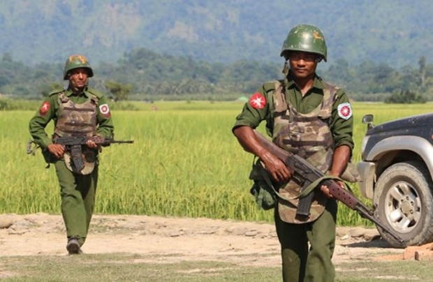 Zonas fronterizas de Myanmar sacudidas por ataques de grupos armados hinh anh 1