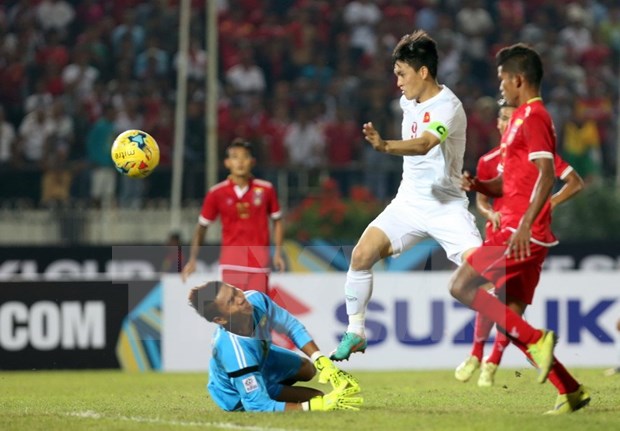 Vietnam se impuso 2-1 a Myanmar en el primer partido del AFF Suzuki Cup 2016 hinh anh 1