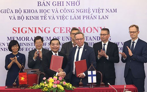 Vietnam y Finlandia rubrican acuerdo sobre ciencia-tecnologia e innovacion hinh anh 1