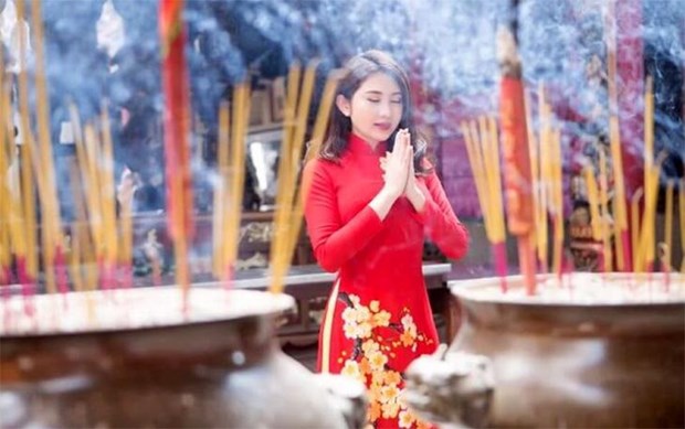Visitar pagodas en el Ano Nuevo Lunar, bella tradicion del pueblo vietnamita hinh anh 1