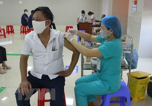 Rechazan considerar la COVID-19 como enfermedad endemica en Vietnam hinh anh 1