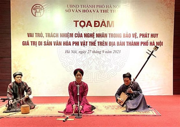 Promueven papel de artesanos en proteccion del patrimonio cultural inmaterial en Hanoi hinh anh 1