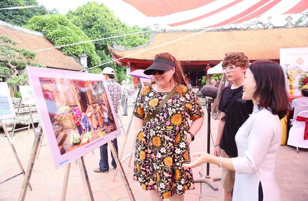 Efectuan numerosas actividades con motivo del Dia de Liberacion de Hanoi hinh anh 1