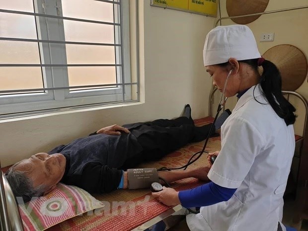 Procura Vietnam mejorar servicios medicos de base en nuevo contexto hinh anh 1