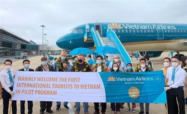 Quang Nam de Vietnam recibe a primeros viajeros extranjeros en nueva normalidad hinh anh 1