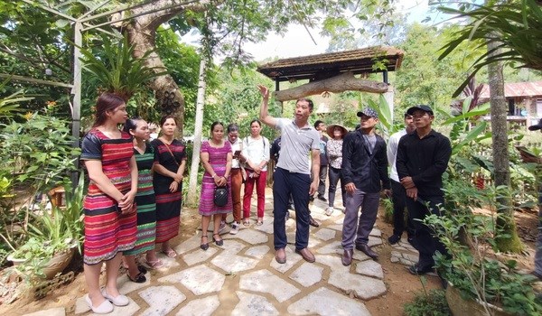 Respaldan a minorias etnicas en Vietnam en mejora de servicios ecoturisticos hinh anh 1