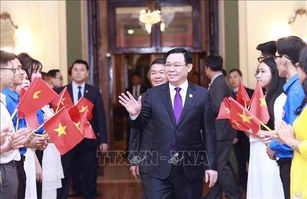 Sostiene titular del Parlamento vietnamita encuentro con compatriotas en Cuba hinh anh 1