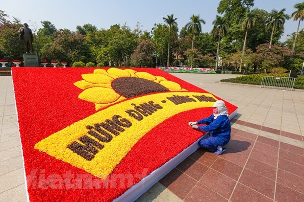 Extranjeros con plena esperanza sobre futuro de Vietnam tras congreso partidista hinh anh 2