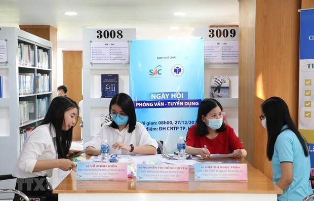 Una economia flexible permitira a Vietnam recuperar mercado laboral hinh anh 1