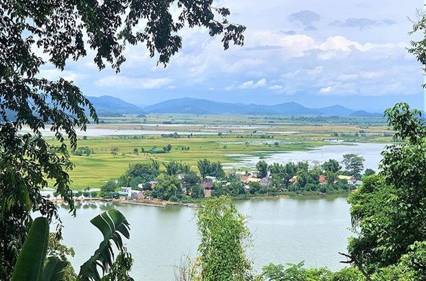 Lago de Lak: panorama mas poetico en Altiplanicie Occidental de Vietnam hinh anh 2