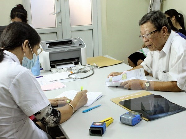 Un 85 por ciento de poblacion de Phu Quoc cubierta por seguro medico hinh anh 1