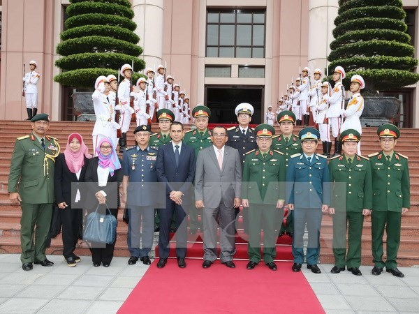 Vietnam y Malasia amplian cooperacion en defensa hinh anh 1