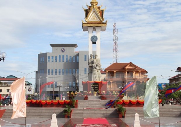 Inauguran Monumento de Amistad Vietnam-Camboya en Kompong Thom hinh anh 1