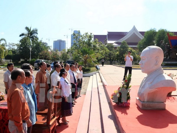 Homenajean a Souphanouvong, figura especial de relaciones Vietnam-Laos hinh anh 1