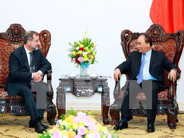 Premier vietnamita recibe a embajadores de Nueva Zelanda y Eslovenia hinh anh 1