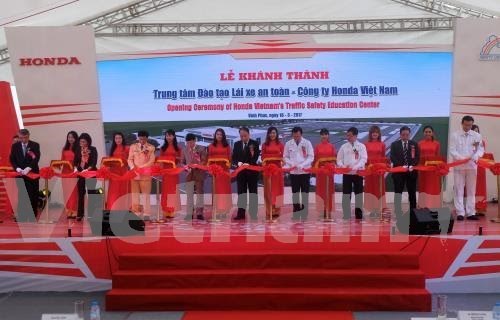 Inauguran en Vietnam centro de formacion de conductores de estandar internacional hinh anh 1