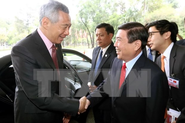 Primer ministro de Singapur destaca nexos comerciales con Vietnam hinh anh 1